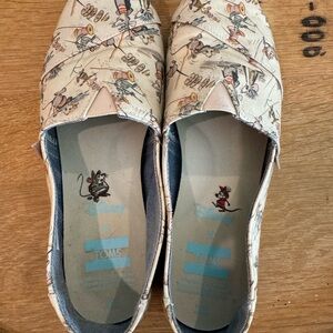 Disney x TOMS ‘Gus & Jaq’ Taupe Classics – Women’s 9 – Gently Used